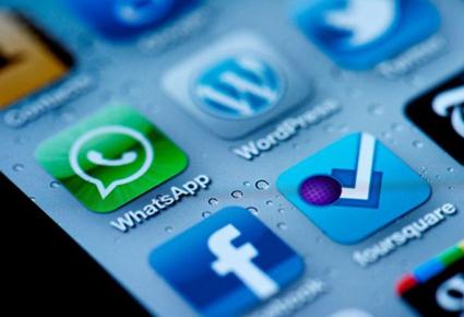 إستعمال ال Whatsapp يرفع احتمال وقوع الحادث اربع مرات
